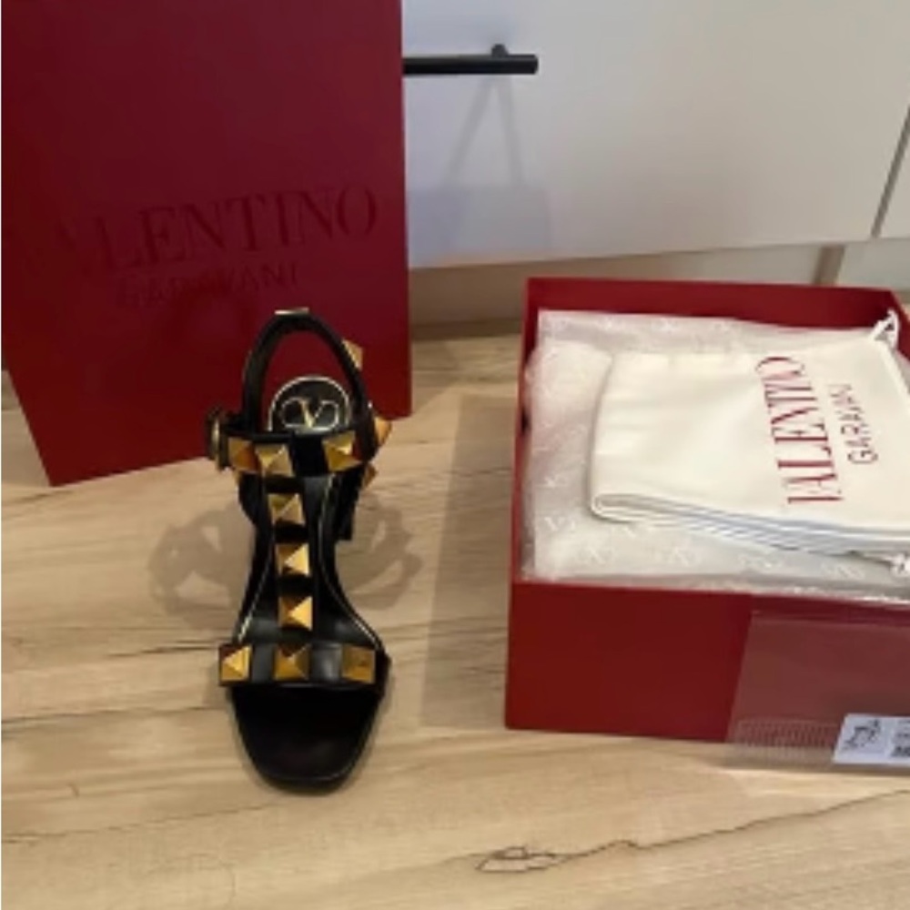 Brand new Valentino sandals. Never worn!